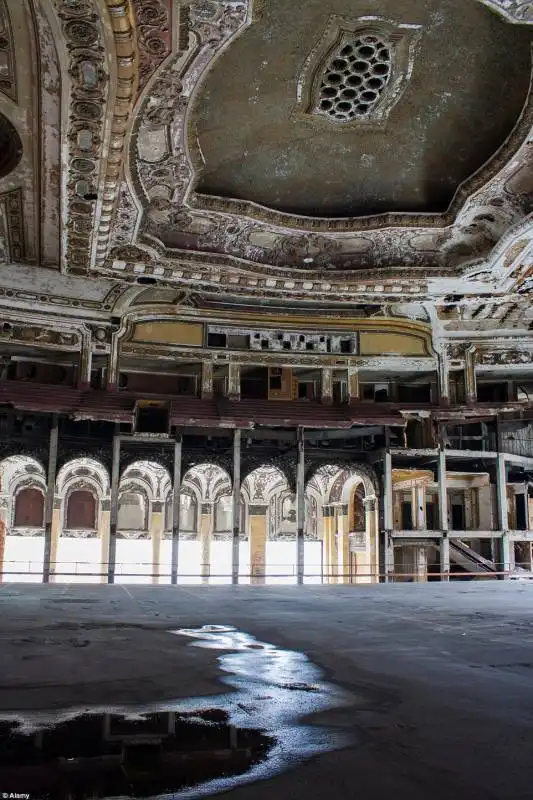 the michigan theatre in detroit 