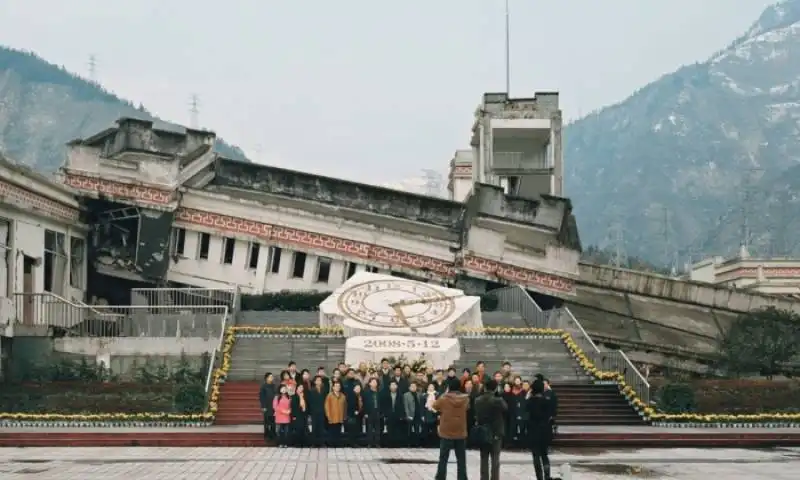 tour a sichuan distrutta dal terremoto