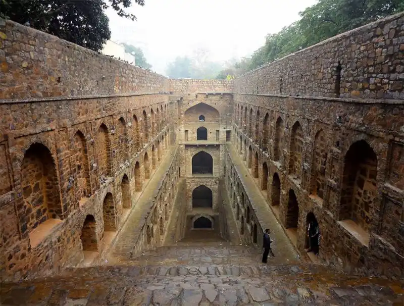 agrasen ki baoli delhi