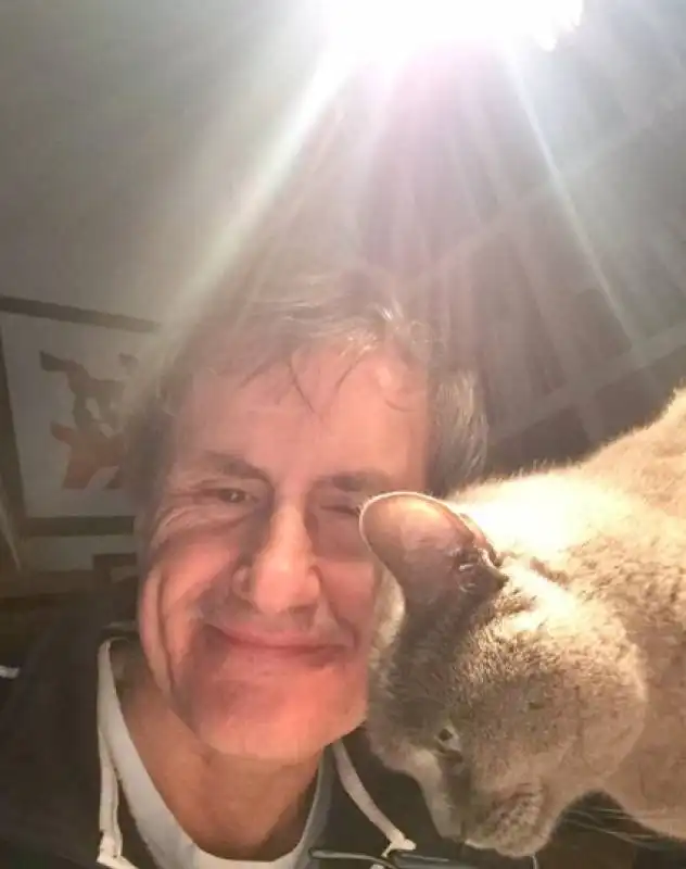 alemanno con il gatto