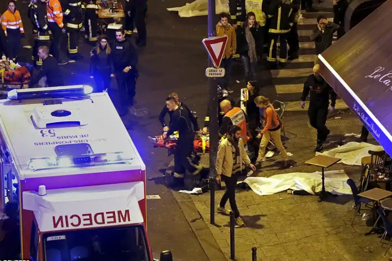 ATTENTATI A PARIGI