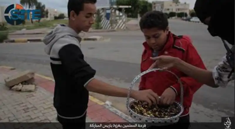 CARAMELLE IN LIBIA PER FESTEGGIARE LE STRAGI DI PARIGI