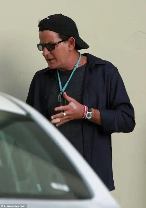 charlie sheen sarebbe dipendente da crack