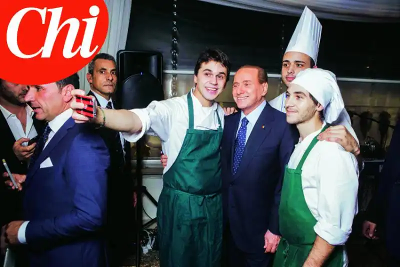 compleanno di nunzia de girolamo selfie di berlusconi con i cuochi