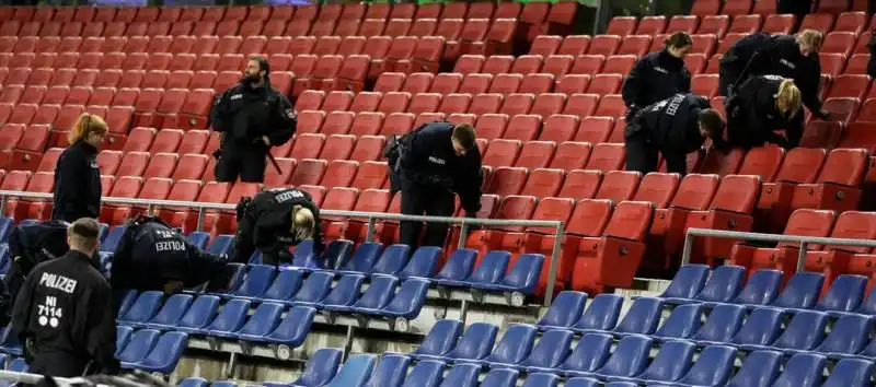 HANNOVER STADIO EVACUATO 1