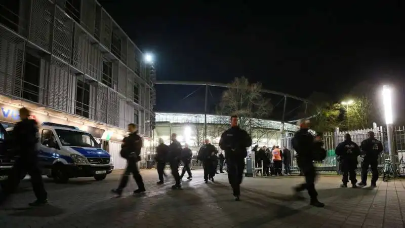 HANNOVER STADIO EVACUATO