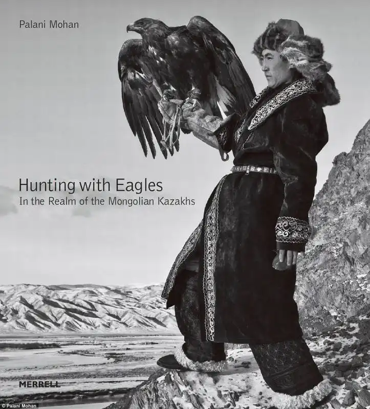 hunting with eagles 26