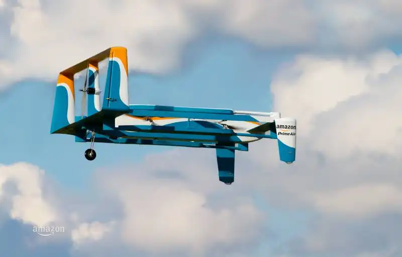 il drone di amazon in volo