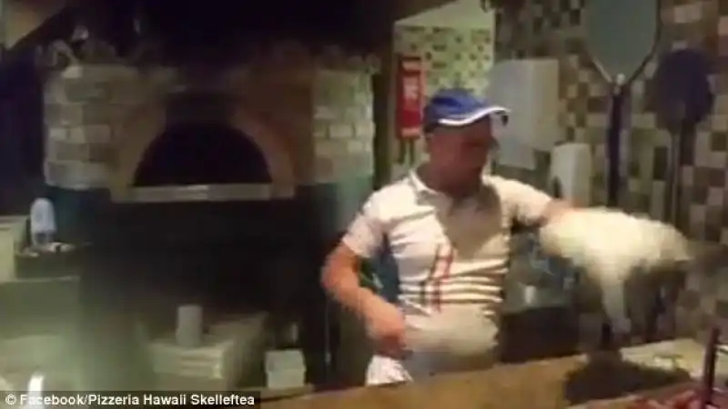 il pizzaiolo giocoliere   1