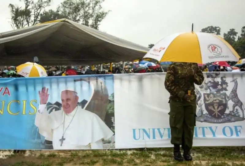 il viaggio del papa in kenya   11