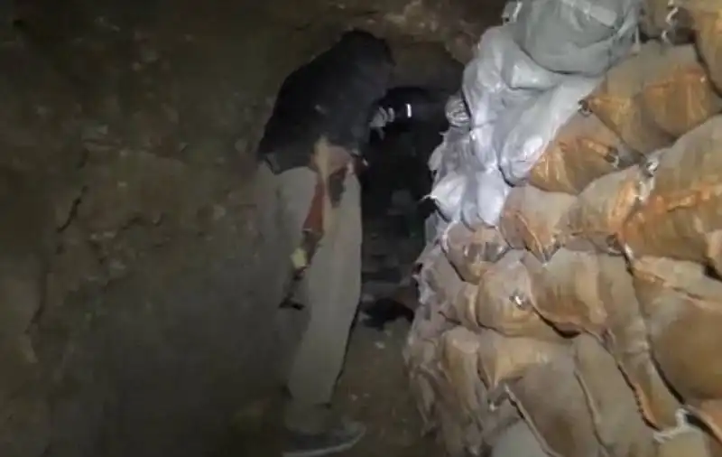 isis   i tunnel a sinjar  5