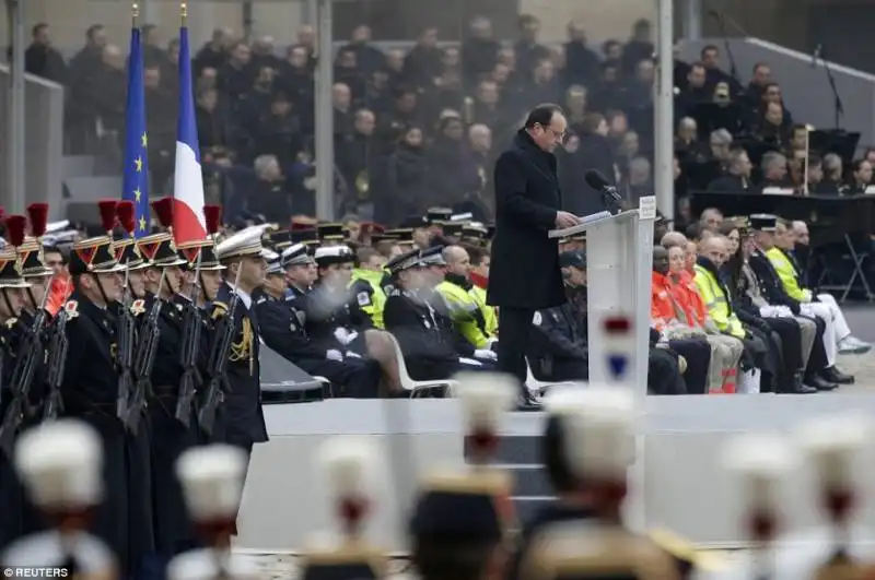 la francia celebra le vittime del 13 novembre  2