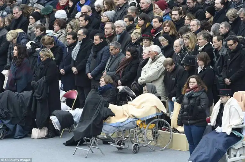 la francia celebra le vittime del 13 novembre  5