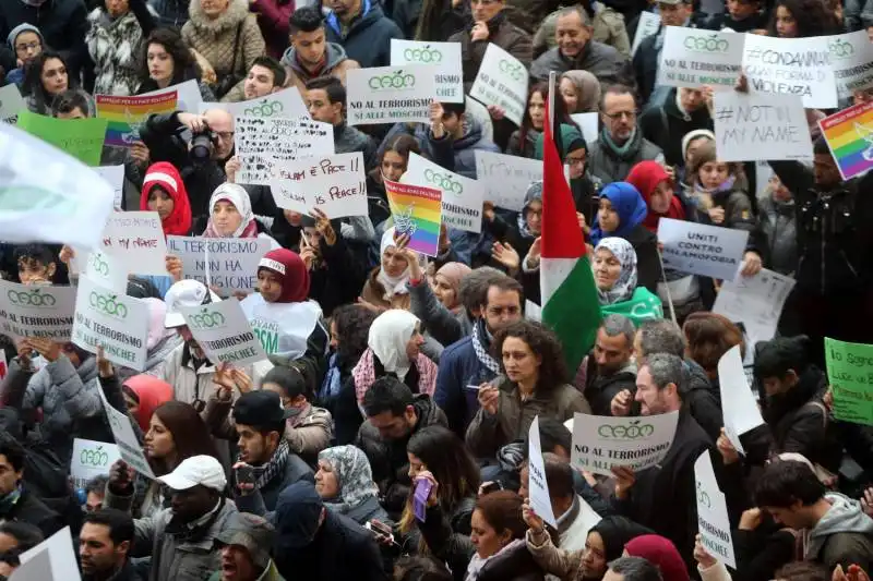 LA MANIFESTAZIONE DEI MUSULMANI ITALIANI CONTRO IL TERRORISMO 73