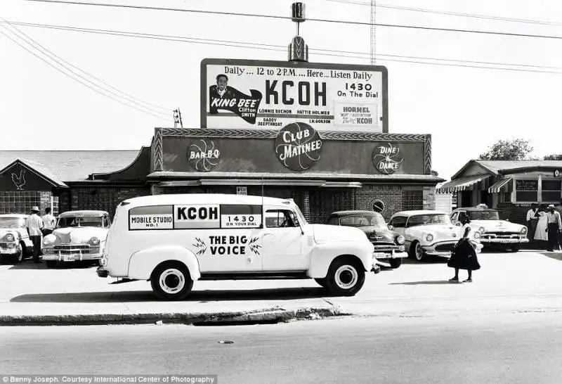 la sede di kcoh nel 1957