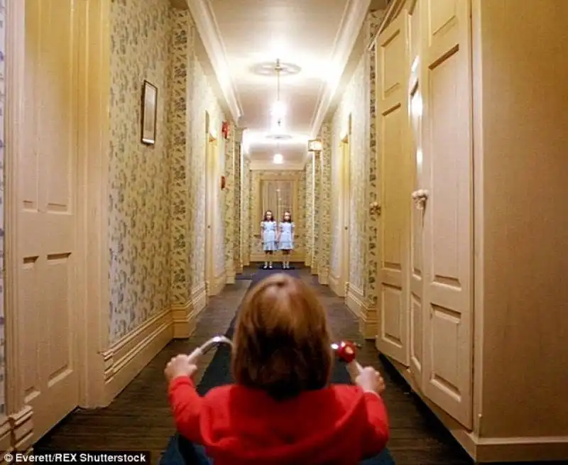 le gemmelle appaiono a danny torrance in shining