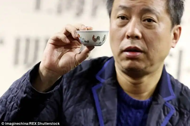 liu con la tazza ming