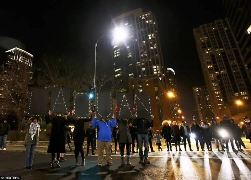 manifestazione in sostegno di laquan mcdonald