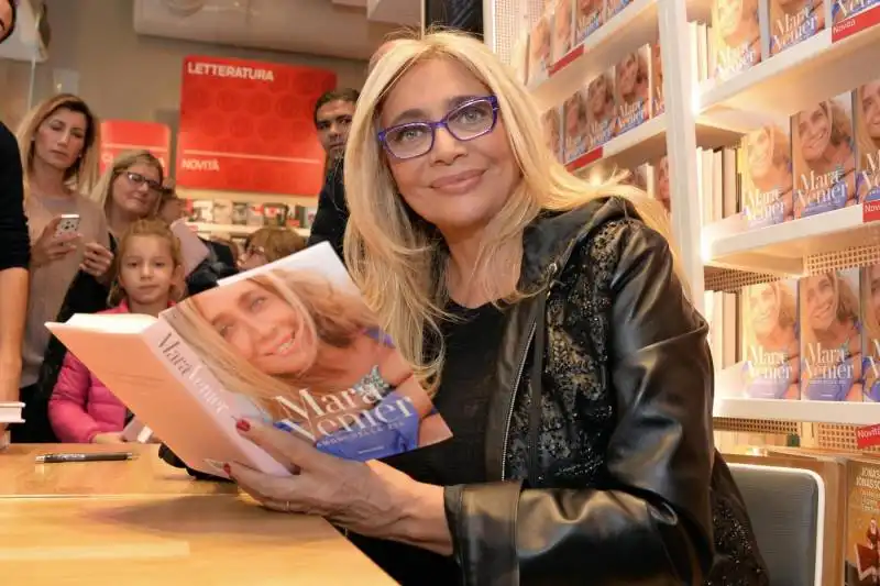 mara venier alla firma del libro (9)