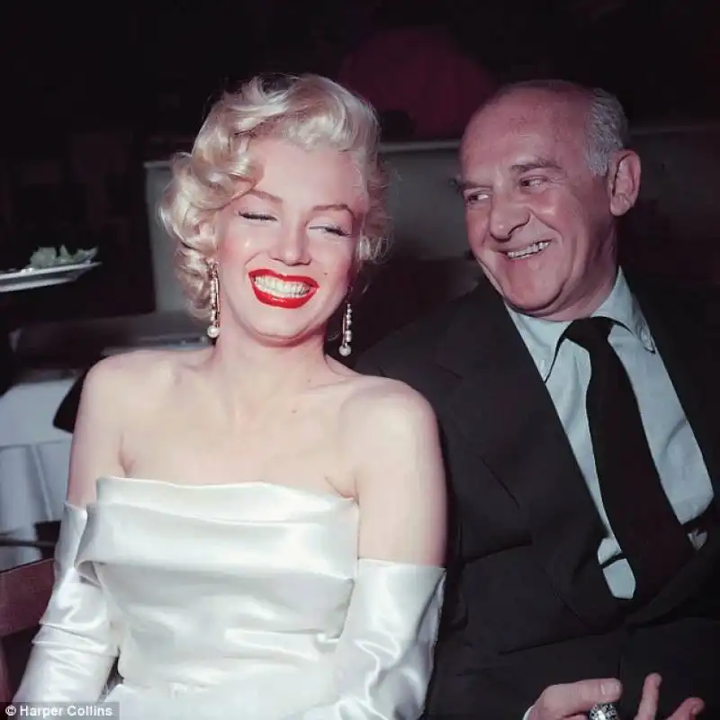 marilyn con il giornalista walter winchell