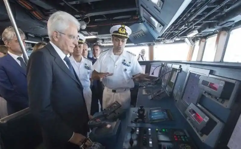 mattarella in oman con la marina militare italiana  5