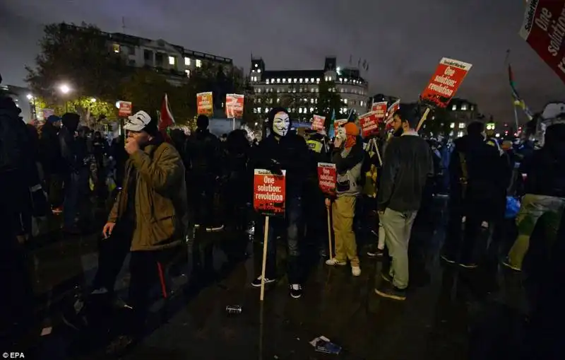 million mask march londra