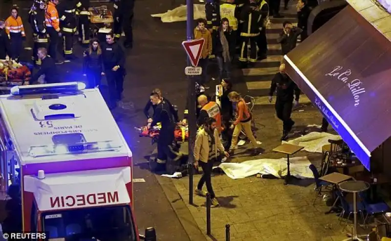 nell attacco terroristico sono morte almeno 120 persone