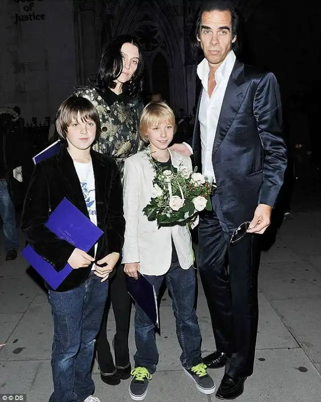 nick cave e susie bick con figli gemelli arthur e earl