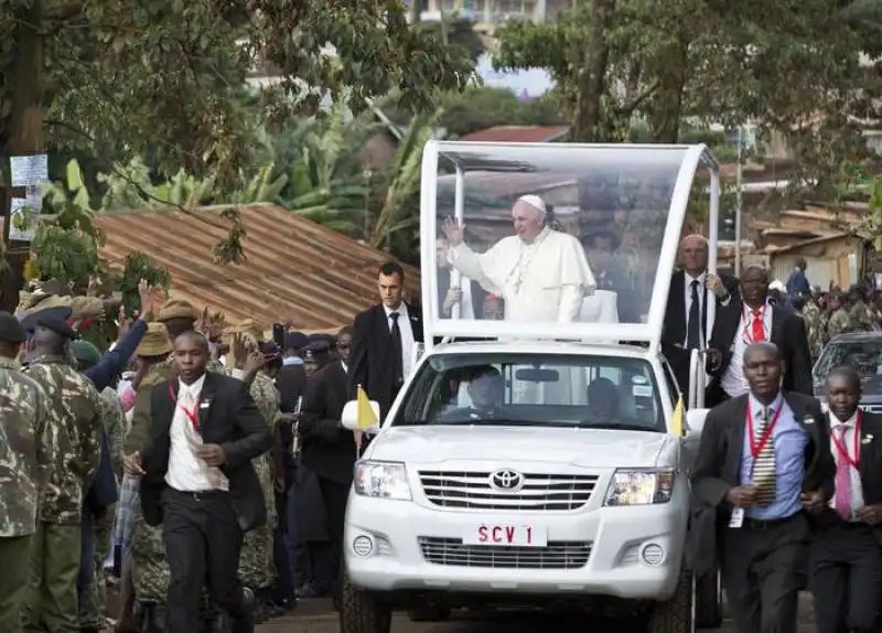 papa francesco bergoglio a nairobi  1