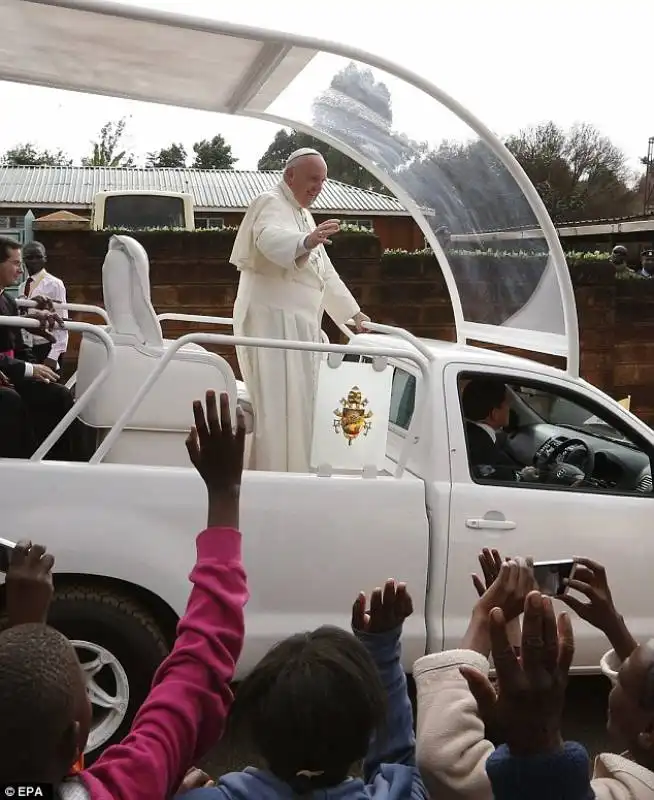 papa  francesco bergoglio a nairobi  10