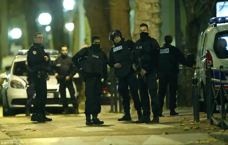 parigi   blitz anti terrorismo a saint denis   1