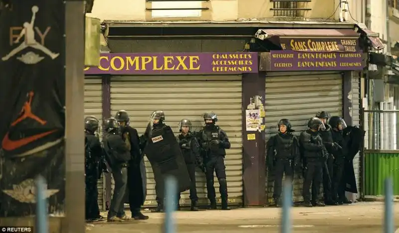 parigi   blitz anti terrorismo a saint denis   7