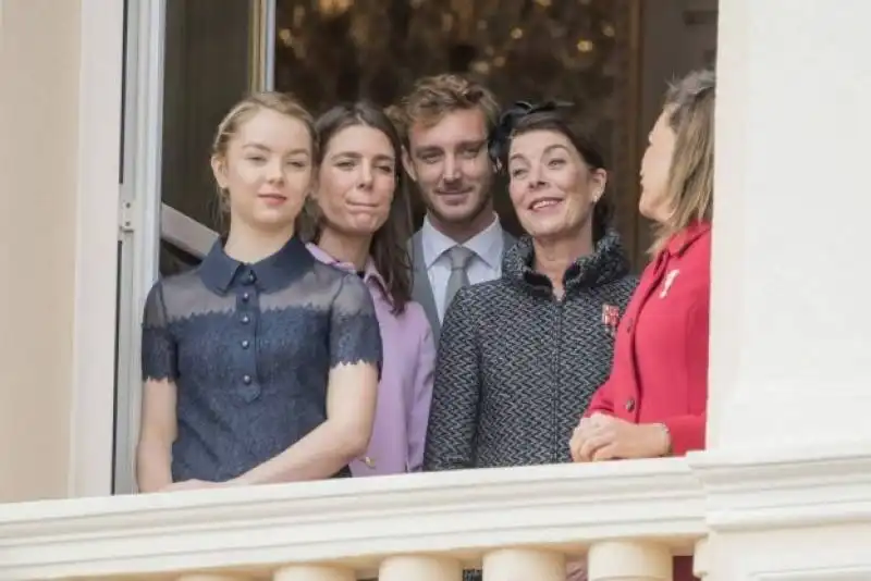 pierre e charlotte casiraghi   carolina di monaco 