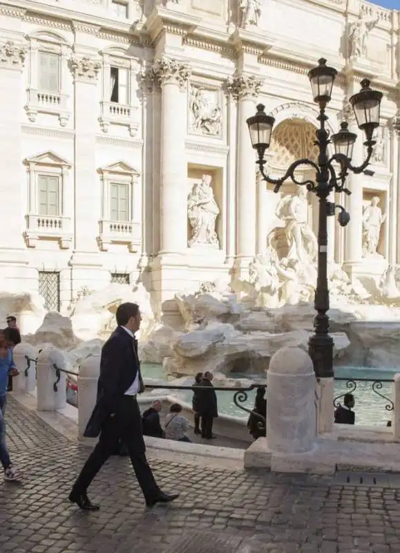 renzi alla fontana di trevi 