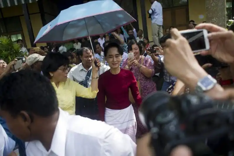 san suu kyi 3