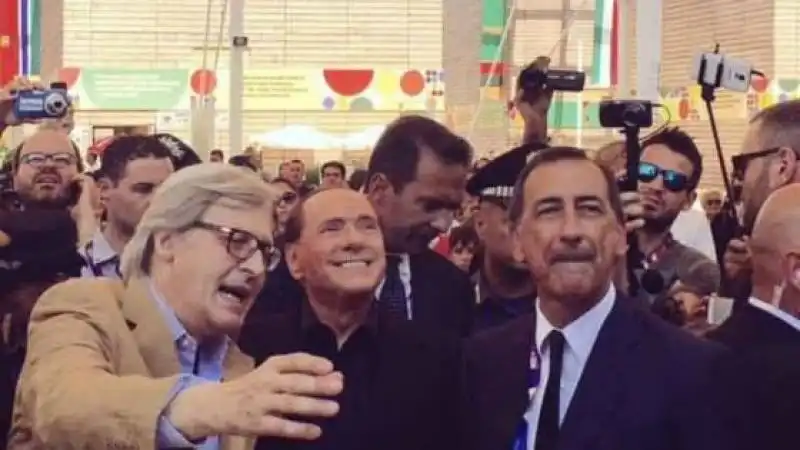 SGARBI BERLUSCONI SALA EXPO