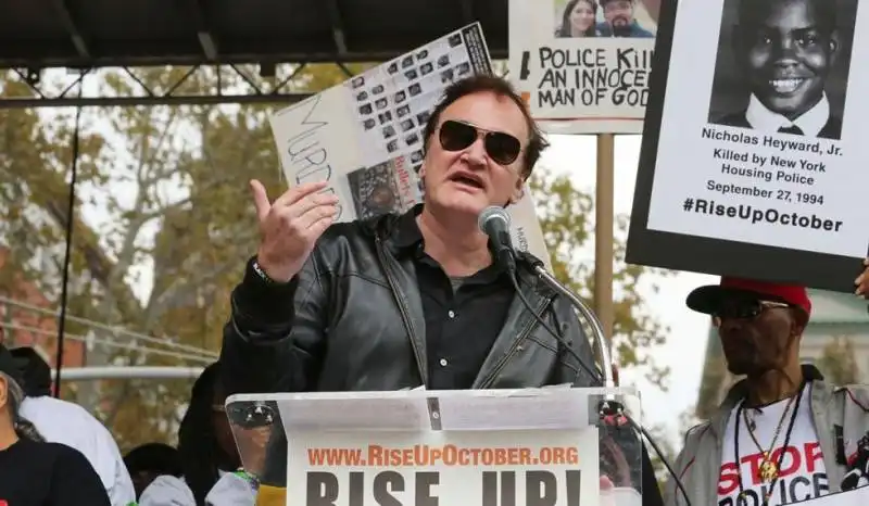 tarantino alla manifestazione contro le violenze della polizia americana