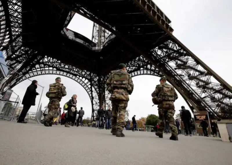 TOUR EIFFEL DOPO ATTENTATI