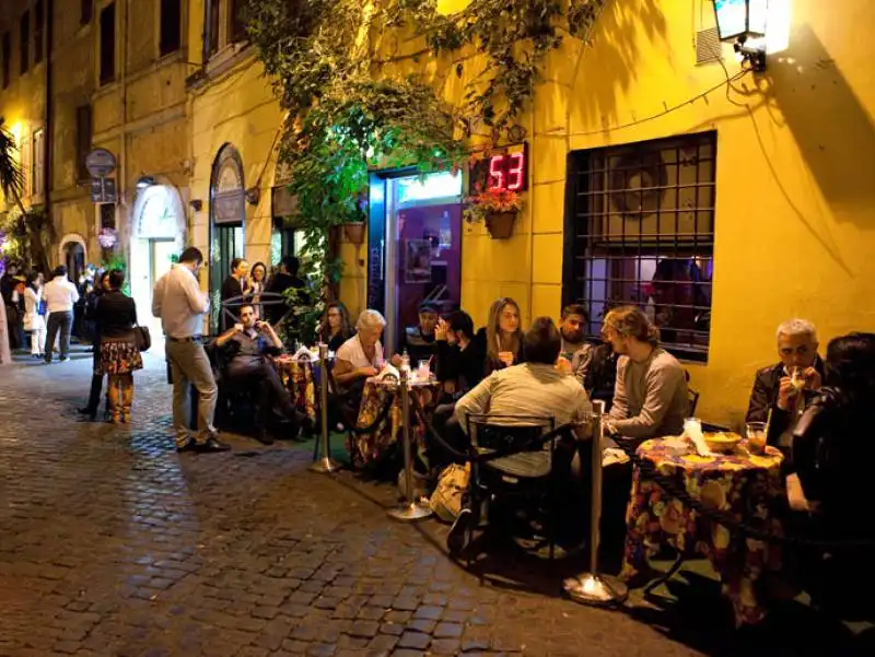 trastevere di notte