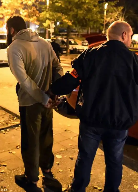 uomo fermato a tolosa la notte dopo l attacco a parigi