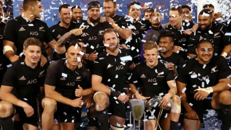 ALL BLACKS 4