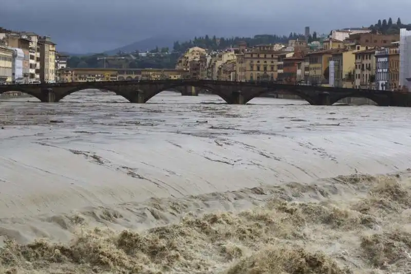 ARNO IN PIENA