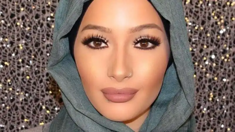 beauty blogger nura afia