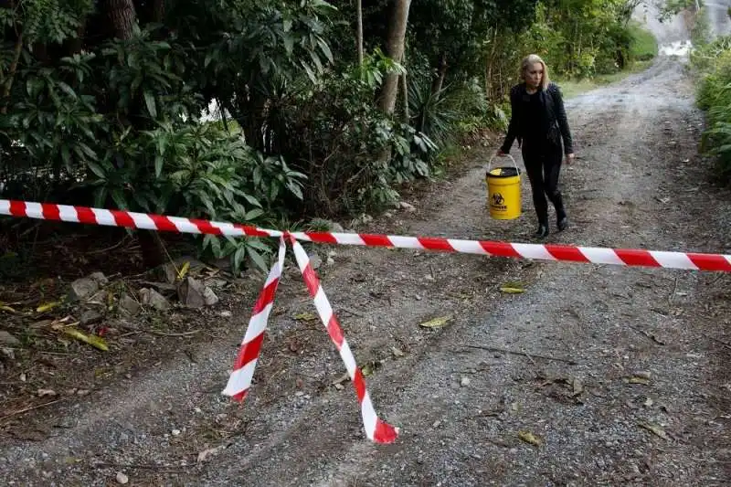 donna sulla scena del crimine