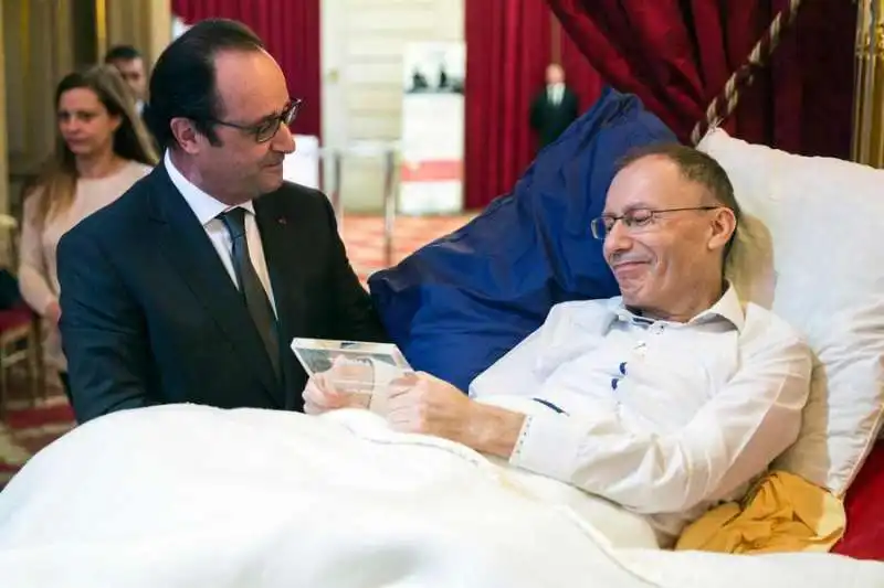 HOLLANDE E CLAUDE EMMANUEL TRIOMPHE 