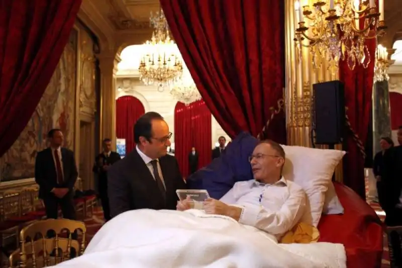 HOLLANDE E CLAUDE EMMANUEL TRIOMPHE