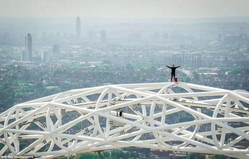 james in cima a wembley