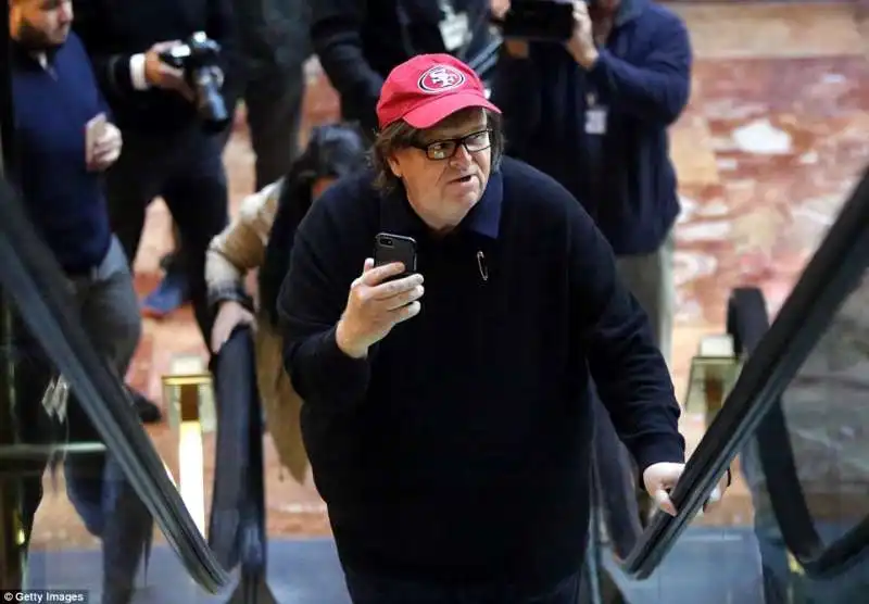 michael  moore alla trump tower