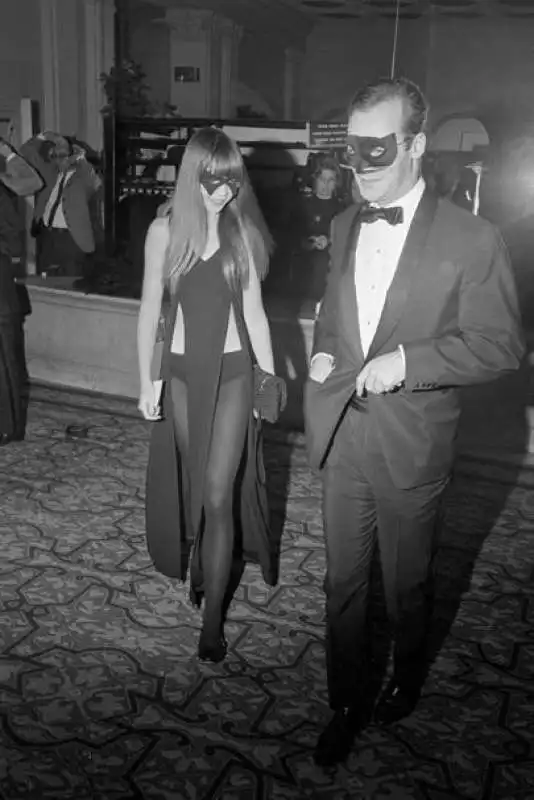 penelope  tree black & white ball