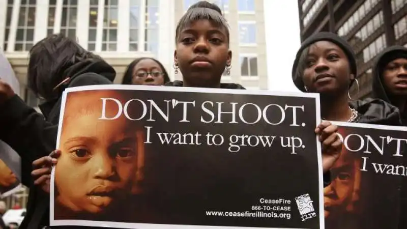 proteste contro la violenza chicago